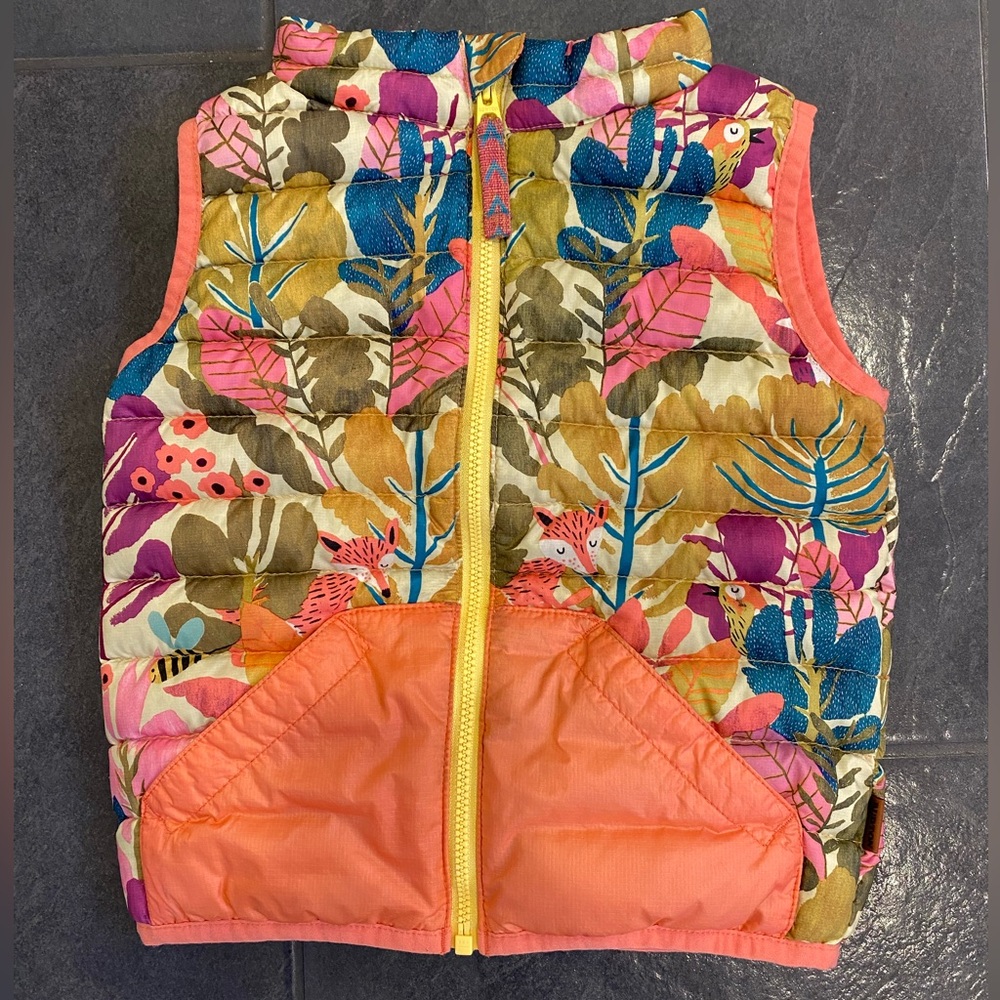 2T Girls Burton down vest in great condition!